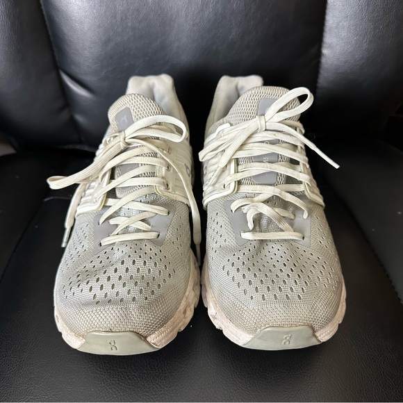 On Cloud Sneakers Size 8 - Picture 3 of 8